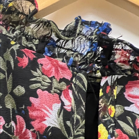 Anna Rae Floral Blouse, Ruffles, Lined, Cap/Short Sleeve w/ Raw Edge, Small - Picture 7 of 11